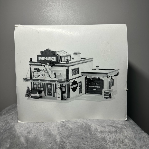 Department 56 The Original Snow Village “Harley-Davidson Motorcycle Shop” - Picture 3 of 16